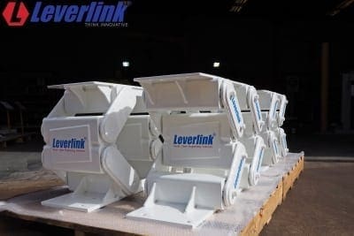 Leverlink springs for vibrating screens
